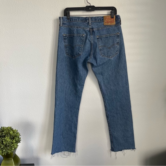 Levis Frayed Distressed Denim Jeans - Picture 5 of 6